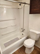 784 Locust Ave in Clarksburg, WV - Foto de edificio - Building Photo