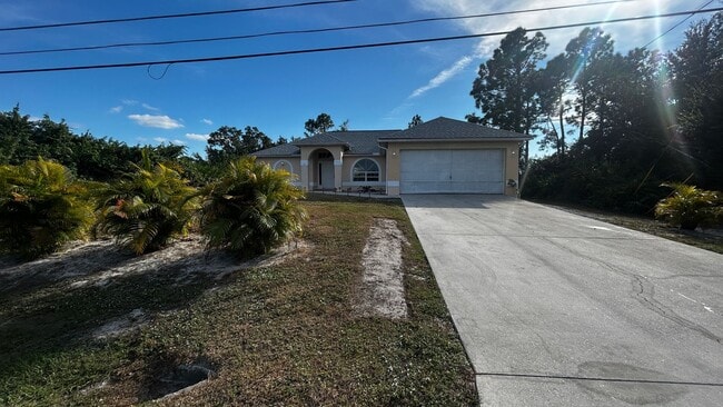 2811 40th St SW in Lehigh Acres, FL - Building Photo - Building Photo