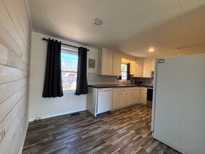 521 Normandy Rd in McPherson, KS - Building Photo - Building Photo