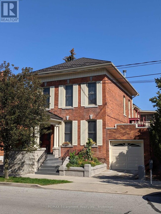 158-158 James St