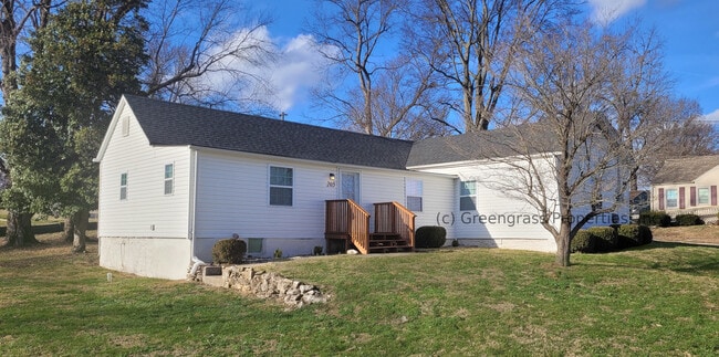 property at 205 S 6th St