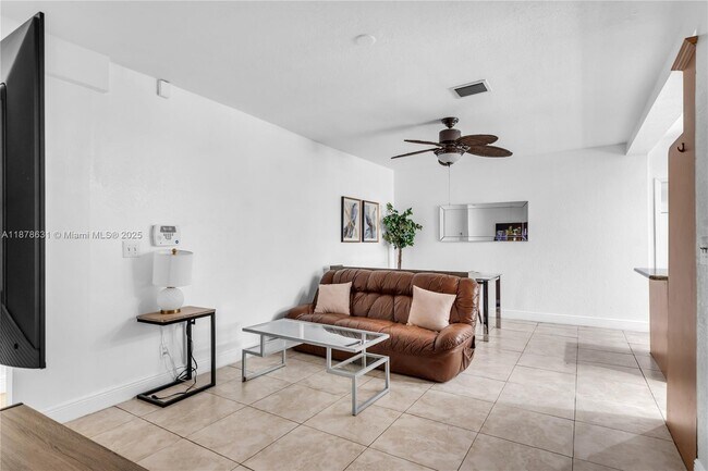 2970 NW 15th St in Miami, FL - Foto de edificio - Building Photo