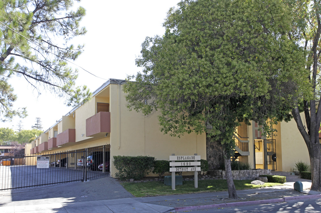 Esplande Apartments in Concord, CA - Building Photo