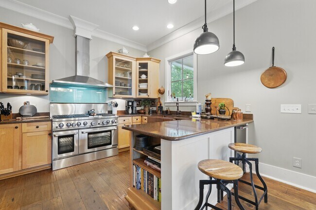 221 E Park Ave in Savannah, GA - Building Photo - Building Photo