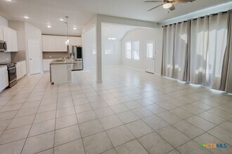 632 Ridge Meadow Dr in New Braunfels, TX - Foto de edificio - Building Photo