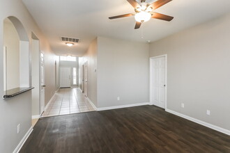 300 Meadow Ridge Dr in Anna, TX - Foto de edificio - Building Photo