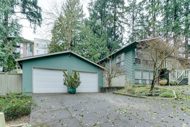 1614 NE 199th Ct in Shoreline, WA - Foto de edificio - Building Photo