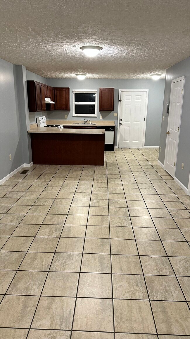 1588 Meadow Spring Dr, Unit 1588 Meadow Springs Dr in Jefferson City, TN - Foto de edificio - Building Photo