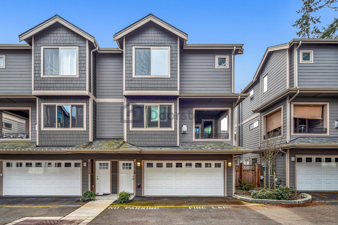 23418 55th Ave W in Mountlake Terrace, WA - Foto de edificio