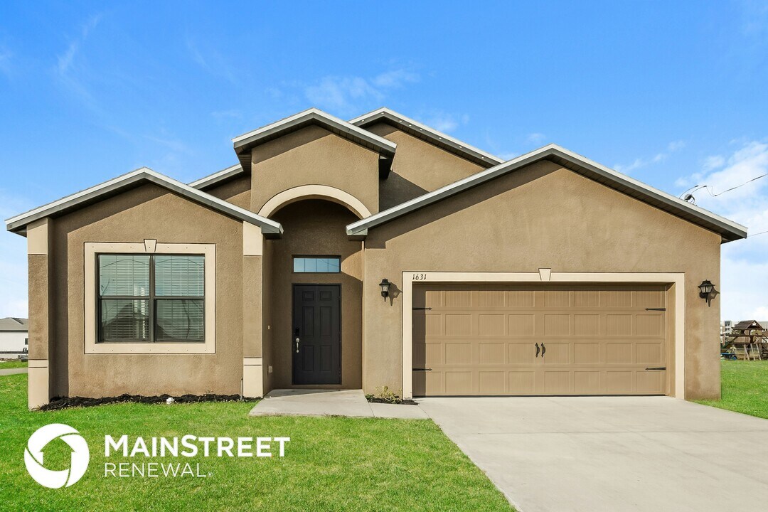 1631 SW 25th Ln in Cape Coral, FL - Foto de edificio