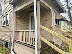 644 Carpenter St in Akron, OH - Foto de edificio - Building Photo