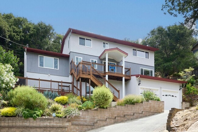 property at 3286 Oak Ct