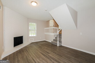 950 Hemingway Rd in Stone Mountain, GA - Foto de edificio - Building Photo