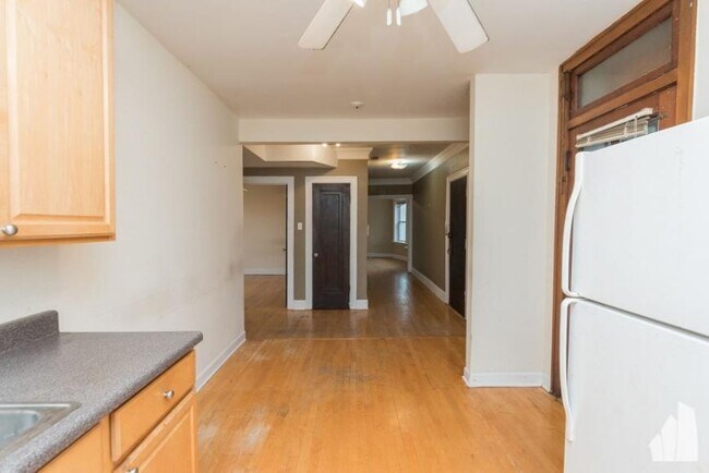 property at 4923 N Hermitage Ave