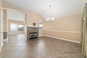 22911 Sebastian Dr in Porter, TX - Foto de edificio - Building Photo