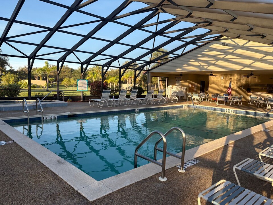 4008 Oakview Dr in Port Charlotte, FL - Building Photo