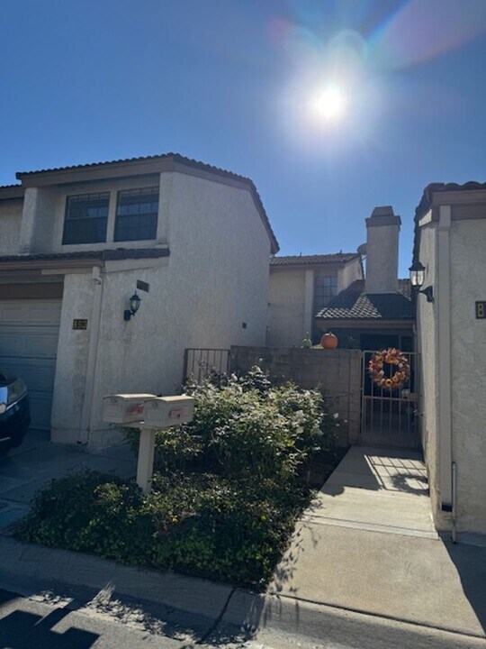 853 Miller Ct in Ventura, CA - Building Photo
