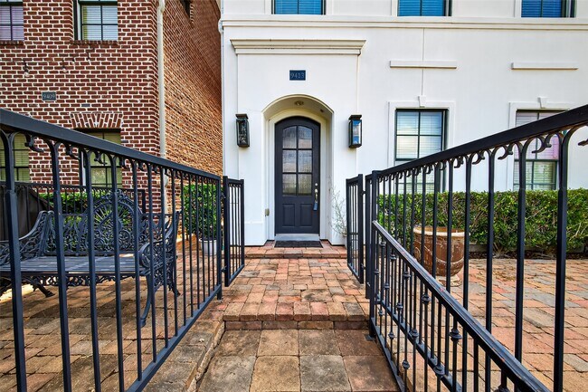 9413 Fannin St in Houston, TX - Building Photo - Building Photo