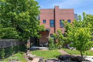 808 S Locust Ave in Fayetteville, AR - Building Photo