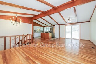 1124 NE 52nd Pl in Kansas City, MO - Building Photo - Building Photo