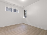 1801 W Grand Ave, Unit 201 in Chicago, IL - Building Photo - Building Photo