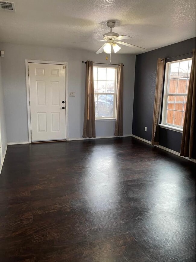 318 W Birch St in Denver City, TX - Building Photo - Building Photo