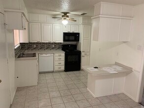 3216 74th St in Lubbock, TX - Building Photo - Building Photo