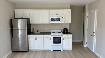 534 SW 6th Ct in Miami, FL - Building Photo