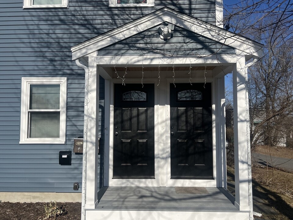 84 Carey St in Fitchburg, MA - Building Photo