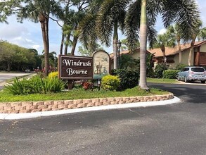 3104 Windrush Bourne in Sarasota, FL - Building Photo - Building Photo