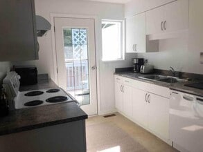 18XX King George Blvd in Surrey, BC - Building Photo - Building Photo