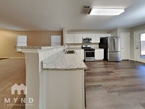 8135 Villandry Ln in Humble, TX - Foto de edificio - Building Photo