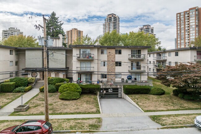 Reign in Burnaby, BC - Building Photo - Building Photo