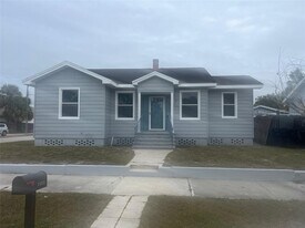 2323 W North B St in Tampa, FL - Building Photo