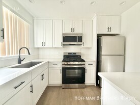 7245 Bakman Ave, Unit 3 in Los Angeles, CA - Building Photo