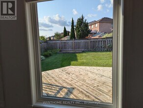 5533 Loonlake Ave in Mississauga, ON - Building Photo - Building Photo