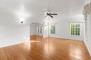 252 Rexford Dr in Beverly Hills, CA - Building Photo