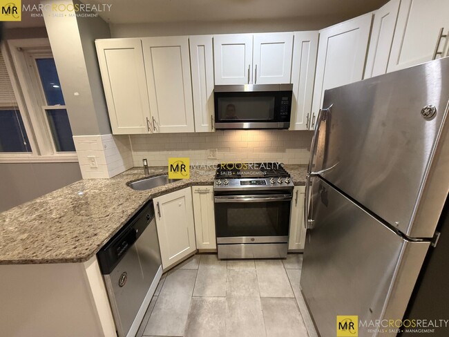 202 Maverick St, Unit 2R