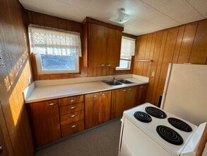 118 E Victoria Ave in Burlington, WA - Building Photo - Building Photo