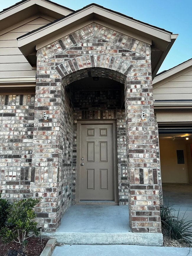 Room in House on Riparian Rd in Manor, TX - Foto de edificio - Building Photo