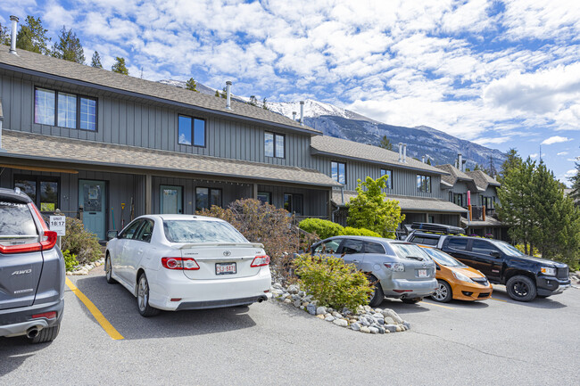 200 Elk Run Blvd in Canmore, AB - Building Photo - Building Photo