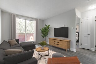 25 Lorne Ave in Newmarket, ON - Building Photo