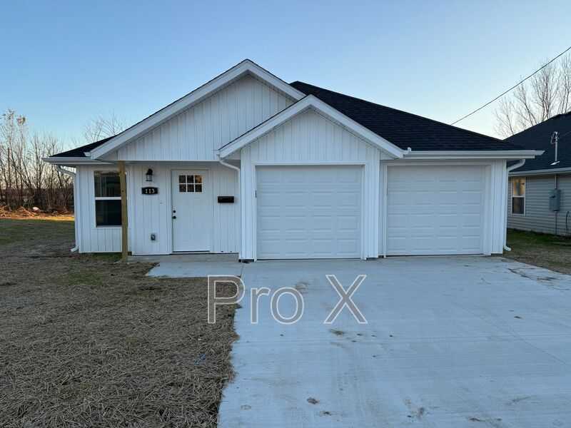 113 W Lewis St in Carterville, MO - Foto de edificio