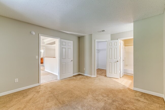 Aventine at Forest Lakes Apartment Homes in Oldsmar, FL - Foto de edificio - Building Photo