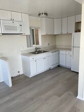 216 40th St, Unit Lower in Manhattan Beach, CA - Building Photo - Building Photo