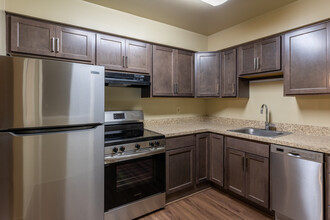 Riverland Woods Apartments in Sterling Heights, MI - Foto de edificio - Interior Photo