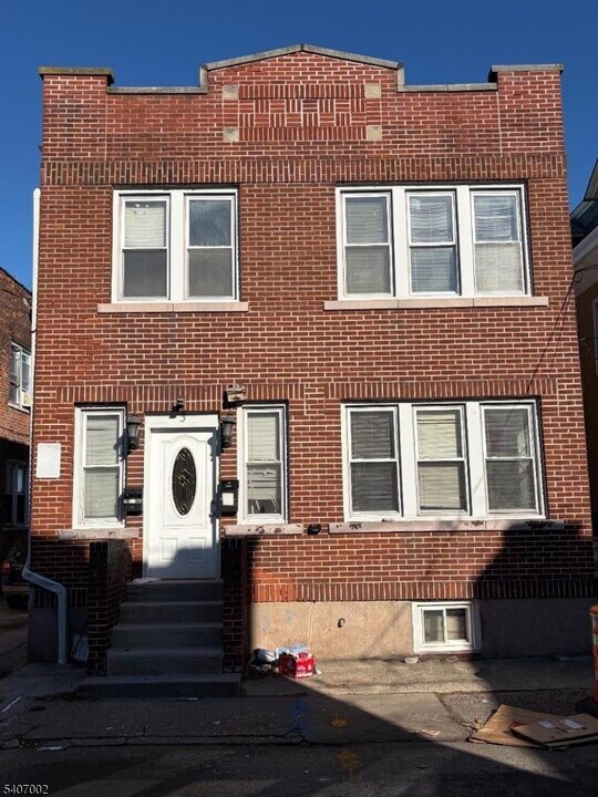 3 Mass Ct in Passaic, NJ - Building Photo
