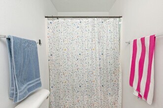 2139 Tom St in Navarre, FL - Foto de edificio - Building Photo