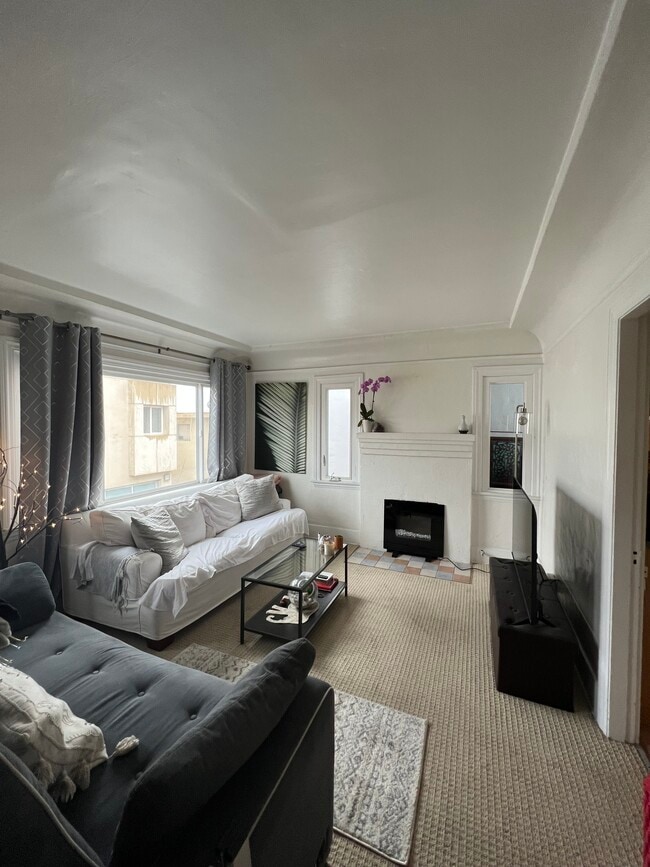 634 Bayview Dr, Unit 634 Bayview Dr.