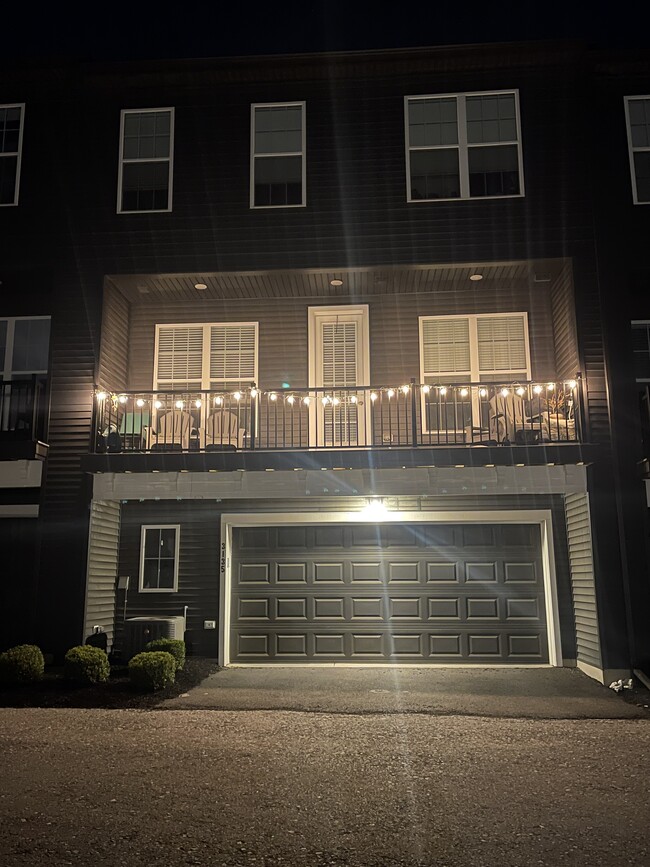 3135 Grove Ct in Mechanicsburg, PA - Foto de edificio - Building Photo